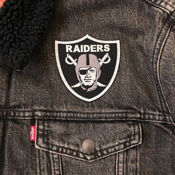 Levi’s Sherpa Lined Denim Las Vegas Raiders Jacket - Picture 3 of 7